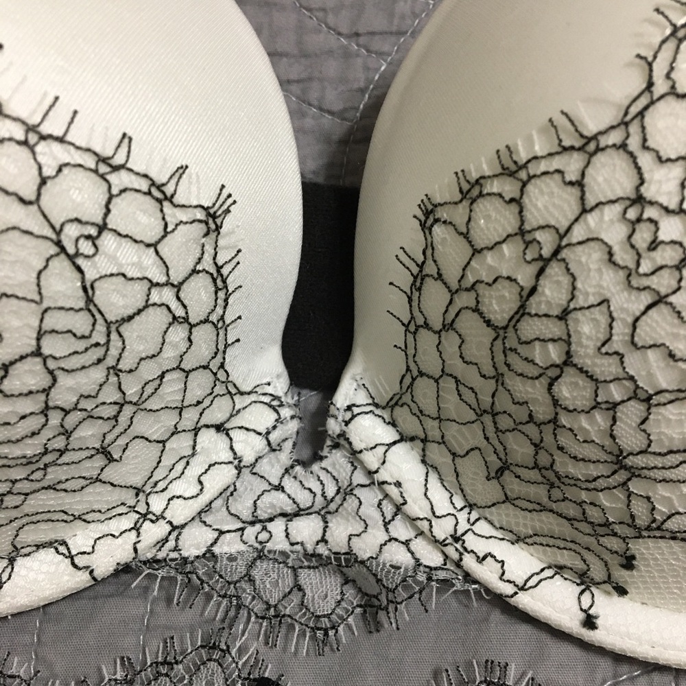 Victoria’s Secret Very Sexy bra and cheekini panty - Picture 4 of 8